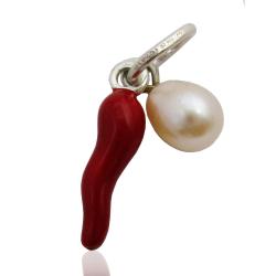 Ciondolo corno scaramantico mm 15 in argento 925 con smalto rosso con perlina olivetta mm 5,5