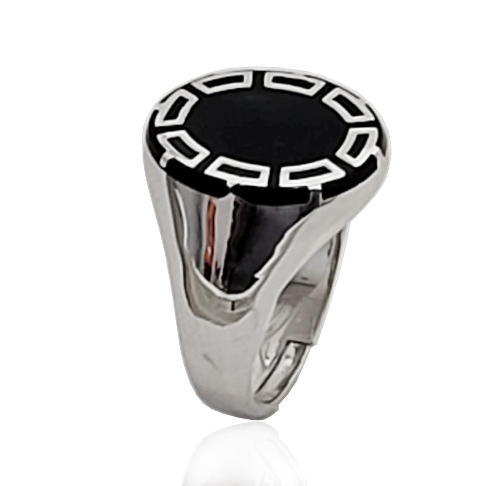 Anello da uomo ovale mm 16x14 in argento 925 rodiato con smalto nero