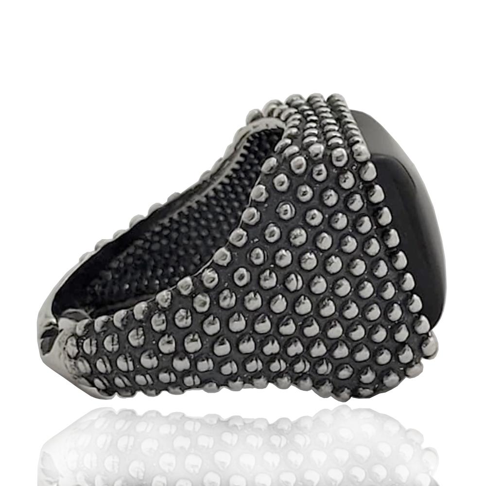 Anello quadrato per uomo mm 19x19 in argento 925 brunito con microsfere e pietra nera in onice