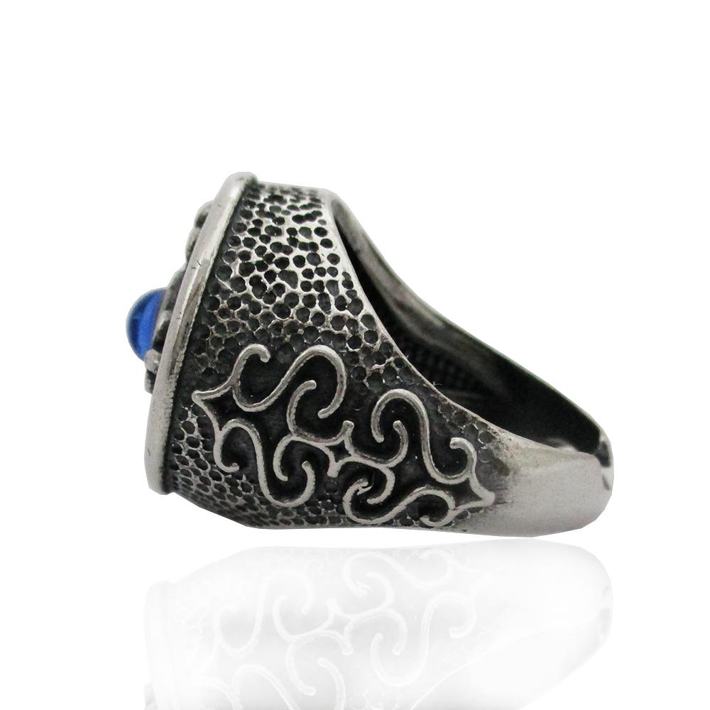 Anello tondo mm 20 in argento 925 brunito con decoro giglio e pietra blu