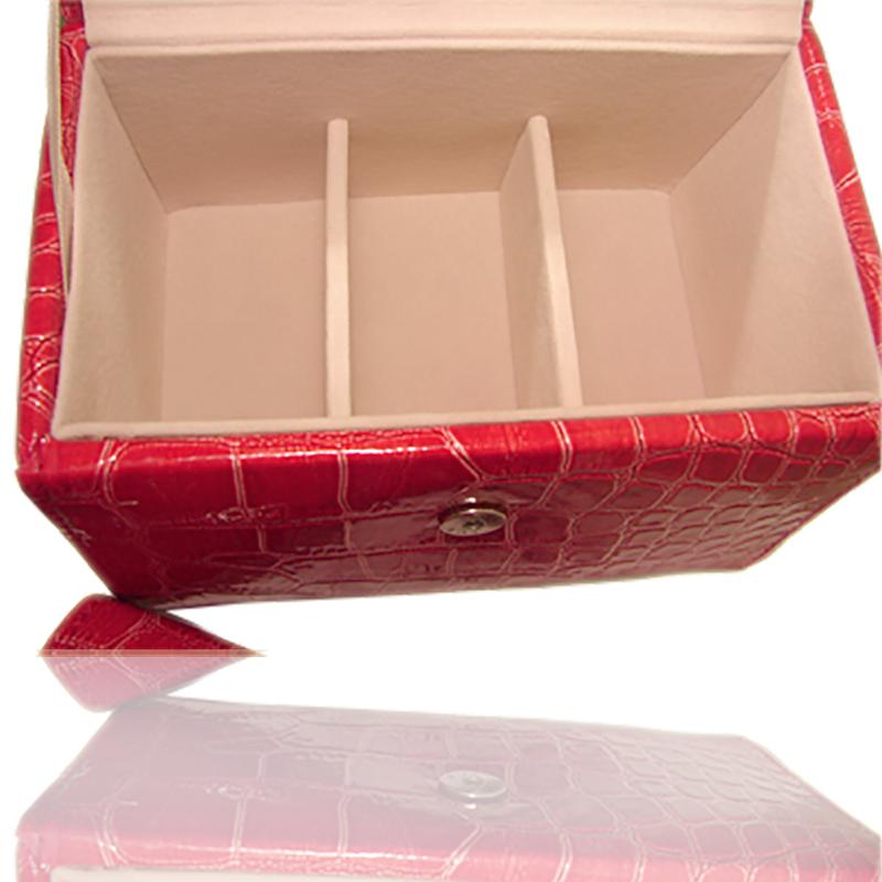 Borsa beauty portagioie 10x13 in pelle rossa con margherita centrale laminata argento
