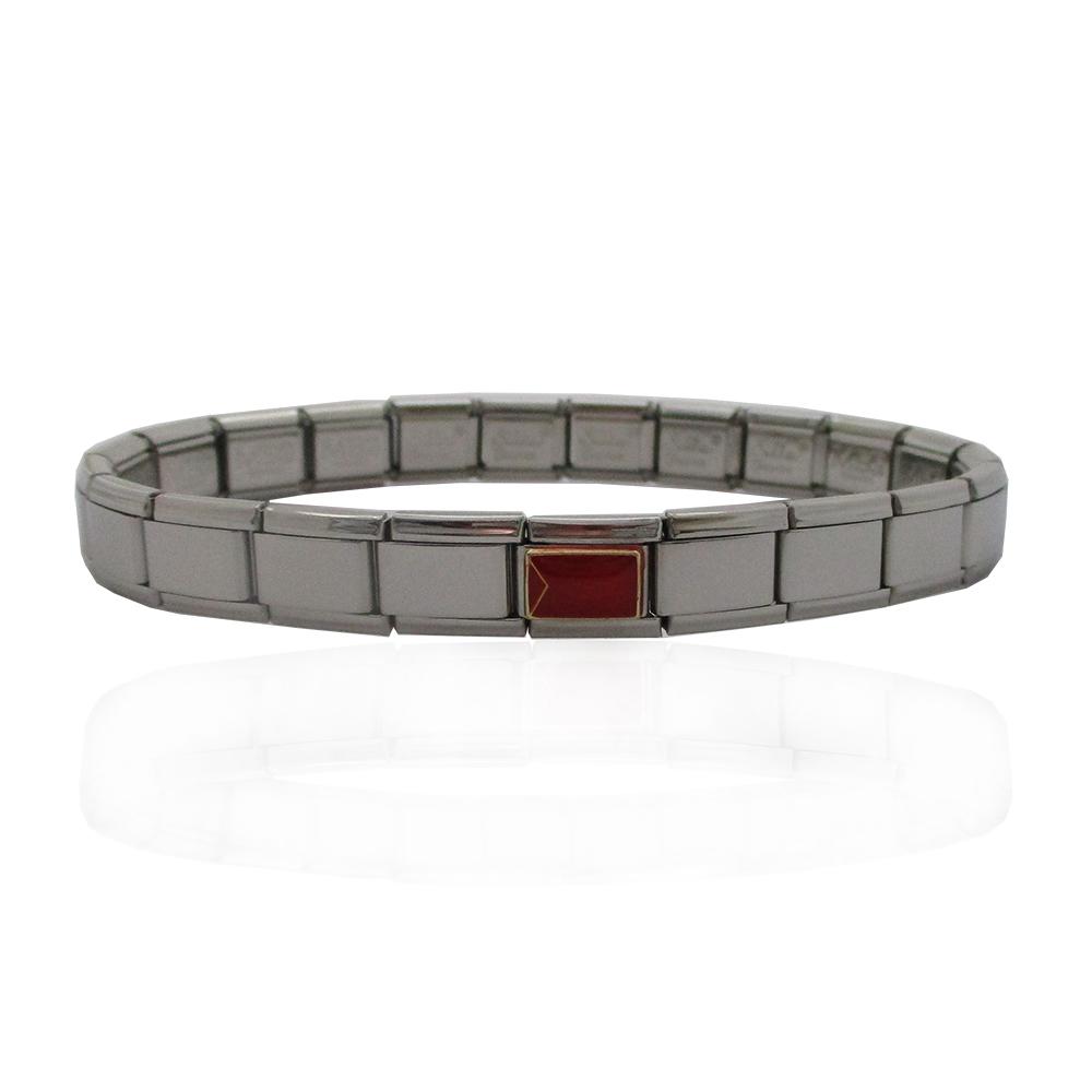 Bracciale elastico in acciaio lucido con centrale bandiera rossa in oro giallo