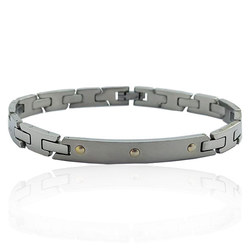 Bracciale in acciaio lucido con targa centrale satinata e con applicazione di borchie in oro giallo 18k