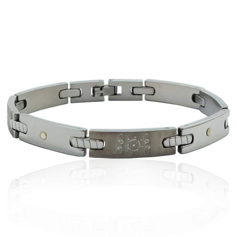 Bracciale in acciaio liscio-satinato mm 8 con timone laserato e con applicazioni borchie in oro giallo 18k