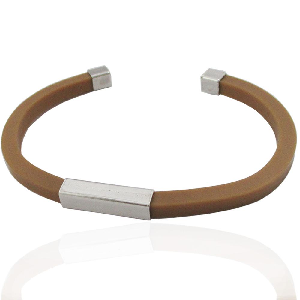 Bracciale unisex rigido con cinturino in caucciù marrone con terminali e targa in argento rodiato titolo 925