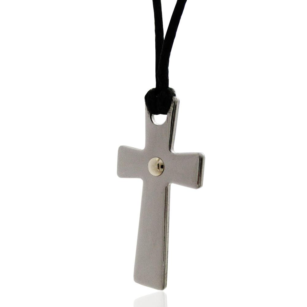 Ciondolo croce mm 26x13 in acciaio lucido con borchia oro centrale e collana in cuoio