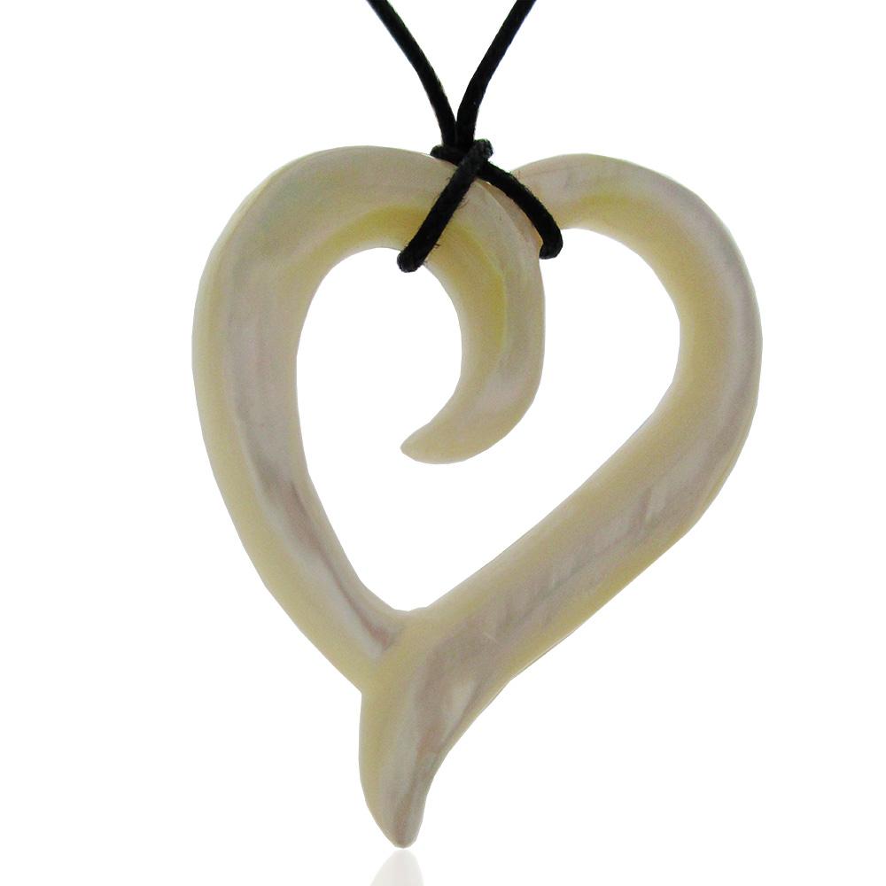 Ciondolo cuore stilizzato in madreperla mm 42x34 con collana in cuoio cerato