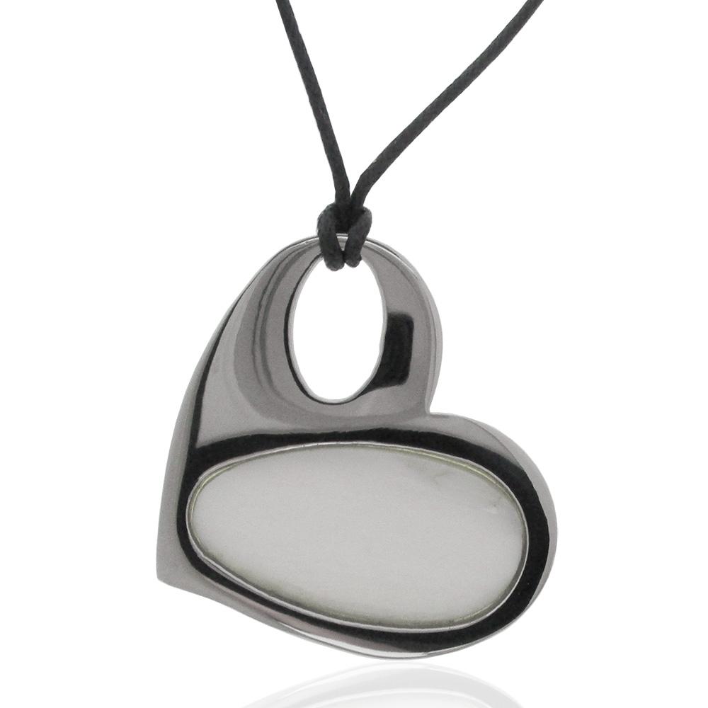 Ciondolo cuore mm 39x41 in acciaio lucido con inserto in madreperla e collana in cuoio