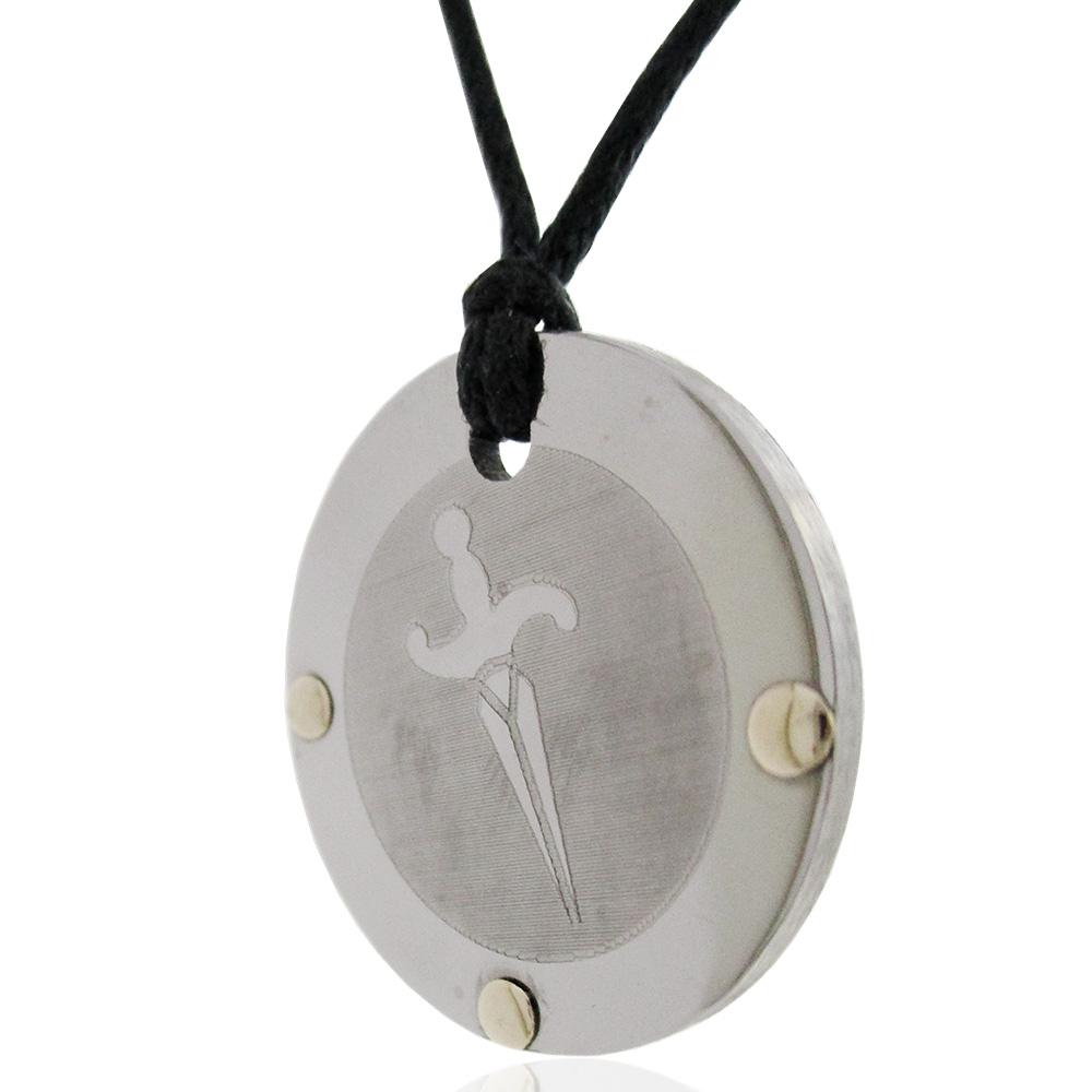 Ciondolo tondo mm 23 in acciaio lucido satinato con borchie in oro giallo 18 kt e spada laserata centrale - personalizzabile -