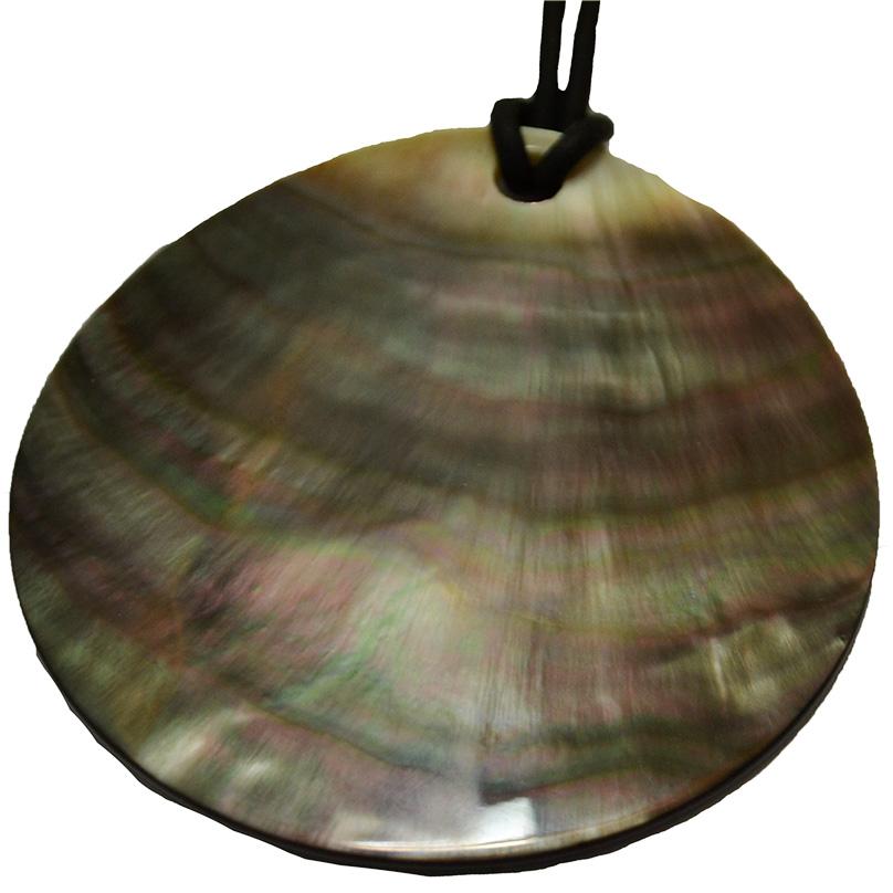 Collana in seta cerata nera con ciondolo tondo in madreperla mm 60
