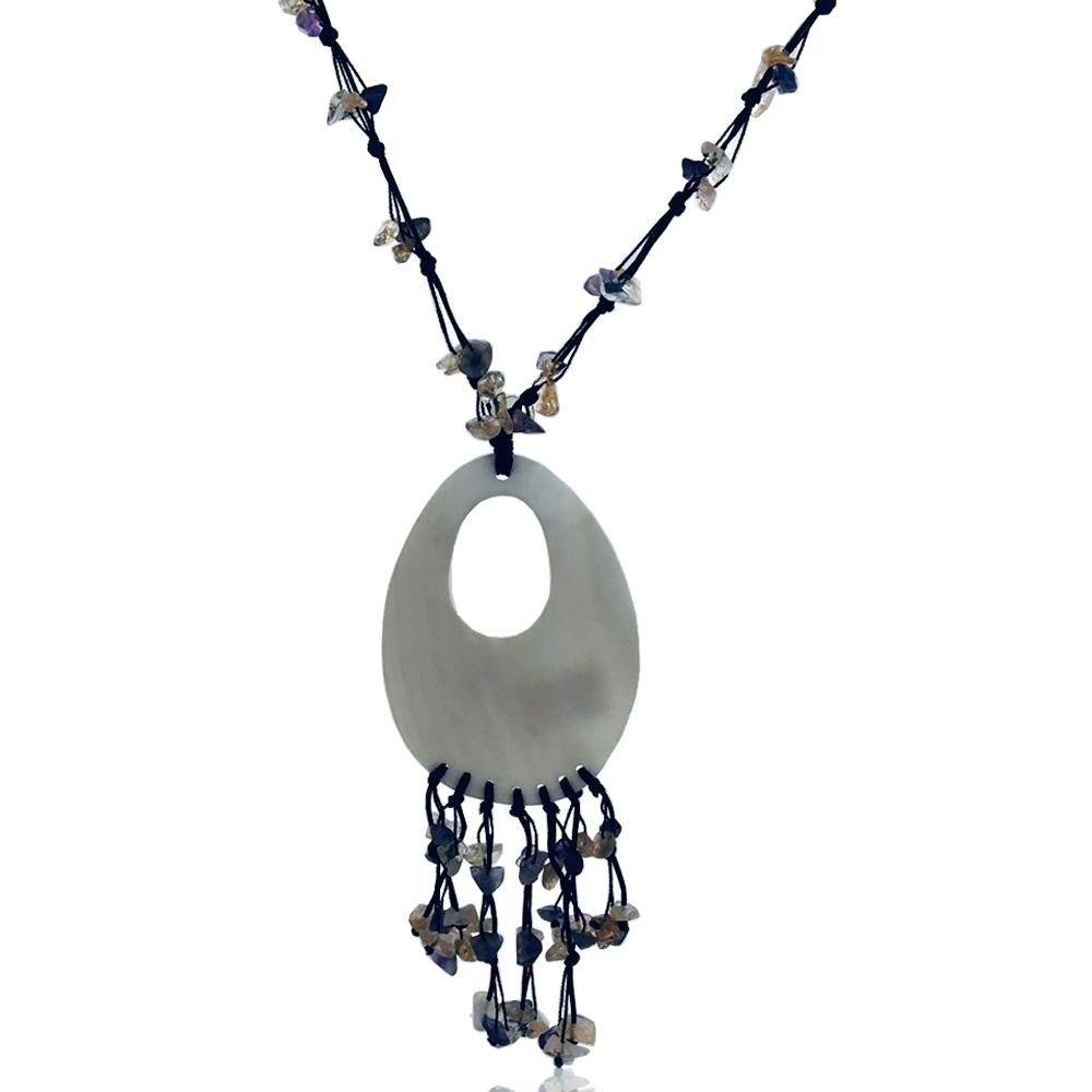 Collana cm 40 creata a mano infilata a nodo con quarzi e madreperla a goccia centrale mm 57x80
