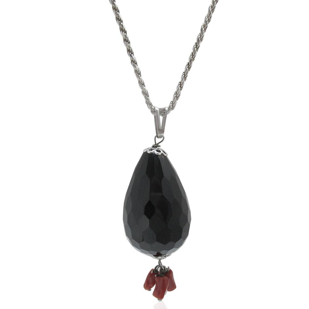 Collana funetta in argento 925 rodiato con ciondolo a goccia in onice nera faccettata e rametti di corallo