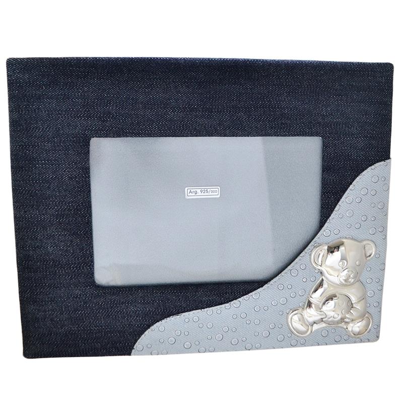 Cornice portafoto per bimbo in jeans e pelle con orsetto con pallone in argento 925 con retro in velluto celeste 18x24. prima infanzia cornici