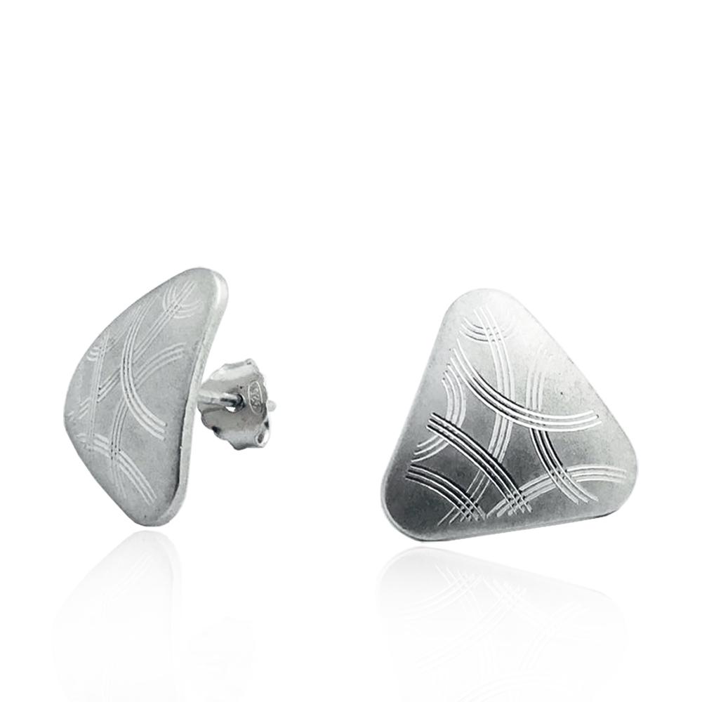 Orecchini a lobo triangolo mm 15x16 in argento massiccio satinato titolo 925