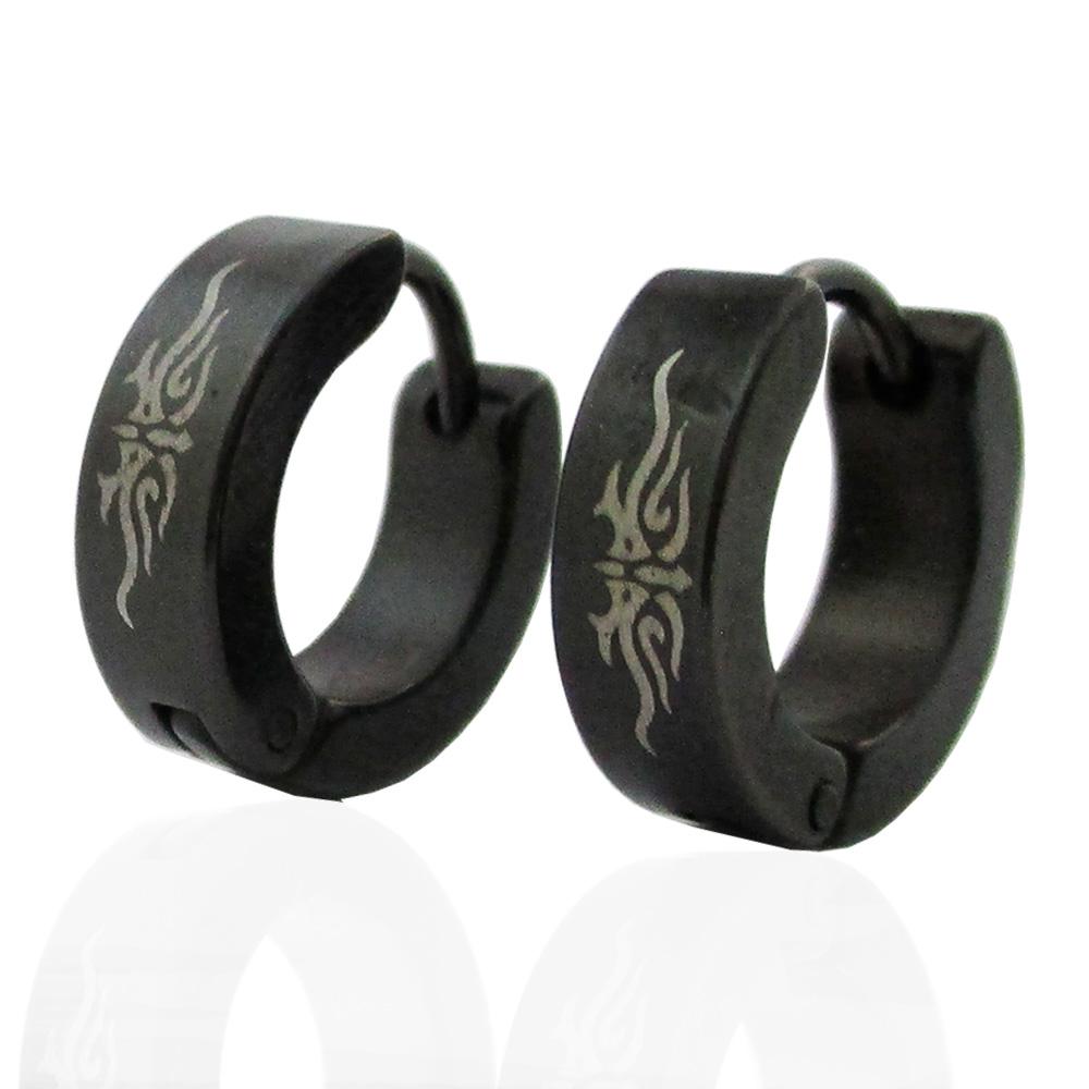 Orecchini a cerchio mm 14x4 unisex in acciaio placcato rutenio con tribale laserato