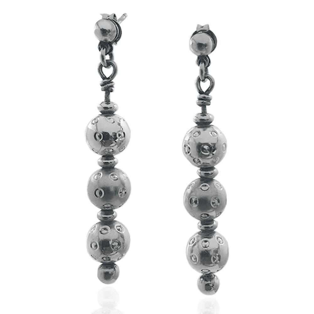 Orecchini pendenti cm 5 in argento 925 rodiato con sfere da 8 mm 