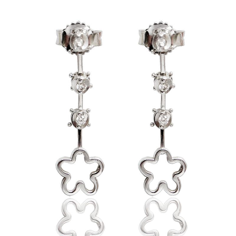 Orecchini pendenti con margherita, trilogy, in oro bianco titolo 750 con diamanti naturali ct 0,08