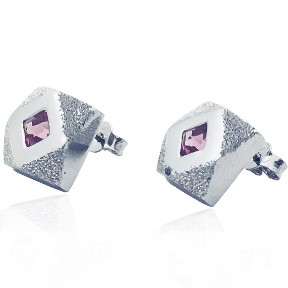 Orecchini quadrati mm 10x10 in argento 925 rodiato con lavorazione diamantata e zircone viola centrale