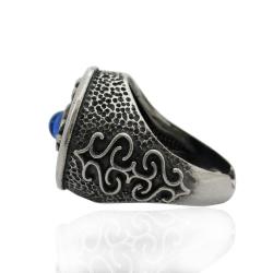 Anello tondo mm 20 in argento 925 brunito con decoro giglio e pietra blu