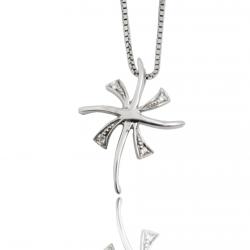 Collana in oro bianco con ciondolo croce stilizzato a fiore con diamanti naturali ct. 0,04