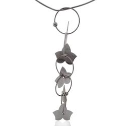 Collier rigido in argento 925 rodiato con trifoglio pendenti